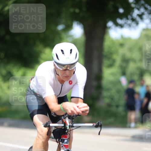 15.06.2025 - 7 Türme Triathlon Yannick Fuchs http://msf.ph/oto/7980585 15.06.2025 12:48:44 Radfahren 204, 458, 530, 540, 629, 651 meine-sportfotos.de