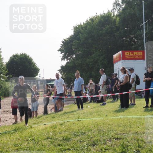15.06.2025 - 27. Vierlanden-Triathlon KatJ http://msf.ph/oto/7980588 15.06.2025 08:45:16 Schwimmen 127 meine-sportfotos.de