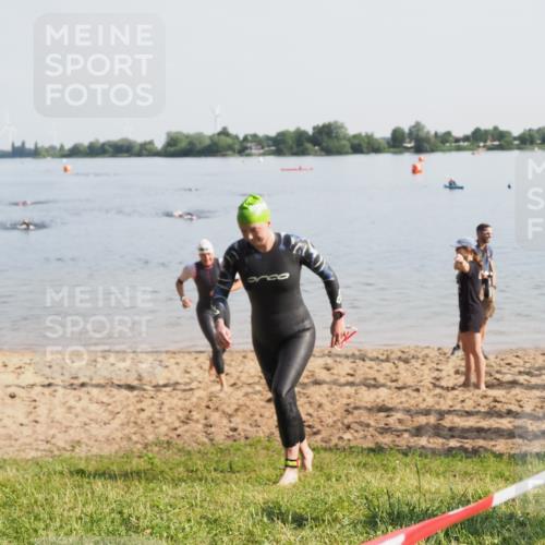 21.06.2025 - 27. Vierlanden-Triathlon MichiJ http://msf.ph/oto/7980594 15.06.2026 09:01:56 Schwimmen 196, 206, 214 meine-sportfotos.de