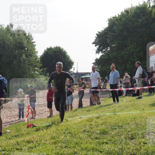 15.06.2025 - 27. Vierlanden-Triathlon KatJ http://msf.ph/oto/7980605 15.06.2025 08:45:16 Schwimmen 127 meine-sportfotos.de