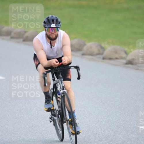 15.06.2025 - 27. Vierlanden-Triathlon H.Heesch http://msf.ph/oto/7980613 15.06.2025 10:41:05 Radfahren 152, 187, 275, 289, 432, 1398 meine-sportfotos.de
