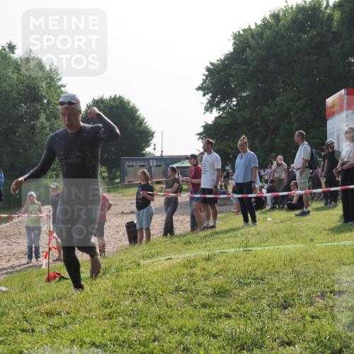 15.06.2025 - 27. Vierlanden-Triathlon KatJ http://msf.ph/oto/7980635 15.06.2025 08:45:17 Schwimmen 127 meine-sportfotos.de