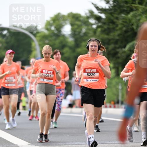 15.06.2025 - REWE Women's Run Dr. Thomas Lammeyer http://msf.ph/oto/7980638 15.06.2025 10:45:24 Laufen 5061, 5229 meine-sportfotos.de