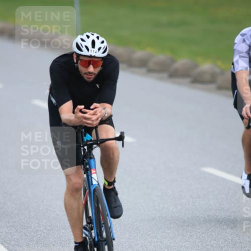 15.06.2025 - 27. Vierlanden-Triathlon H.Heesch http://msf.ph/oto/7980664 15.06.2025 10:41:14 Radfahren 114, 152, 366, 426 meine-sportfotos.de