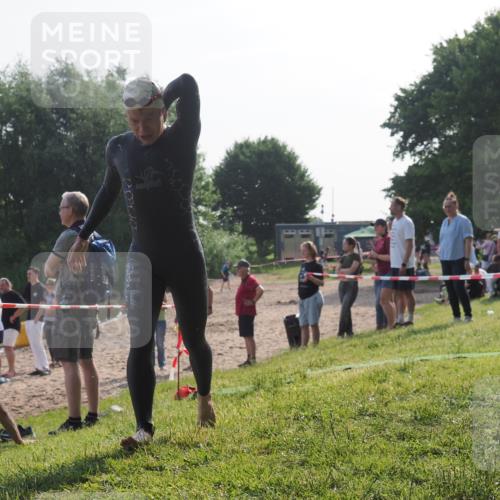 15.06.2025 - 27. Vierlanden-Triathlon KatJ http://msf.ph/oto/7980667 15.06.2025 08:45:18 Schwimmen 127 meine-sportfotos.de