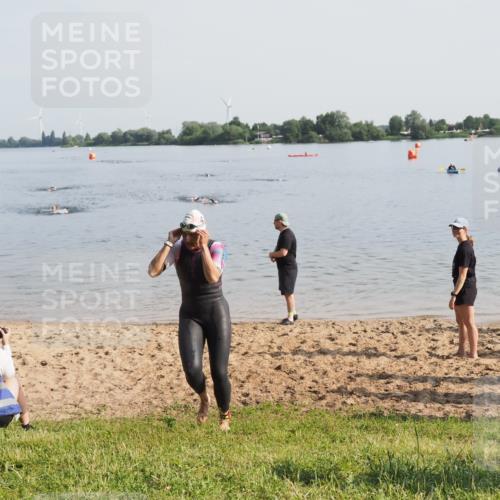 21.06.2025 - 27. Vierlanden-Triathlon MichiJ http://msf.ph/oto/7980685 15.06.2026 09:01:58 Schwimmen 196, 206, 214 meine-sportfotos.de