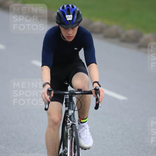 15.06.2025 - 27. Vierlanden-Triathlon H.Heesch http://msf.ph/oto/7980730 15.06.2025 10:41:29 Radfahren 106, 109, 127, 142, 198, 229, 351, 436, 453 meine-sportfotos.de