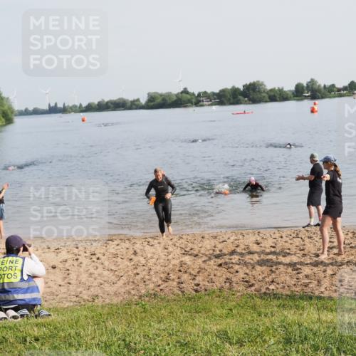21.06.2025 - 27. Vierlanden-Triathlon MichiJ http://msf.ph/oto/7980736 15.06.2026 09:02:33 Schwimmen 246 meine-sportfotos.de