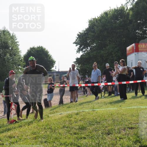 15.06.2025 - 27. Vierlanden-Triathlon KatJ http://msf.ph/oto/7980743 15.06.2025 08:45:40 Schwimmen 104, 116, 145 meine-sportfotos.de