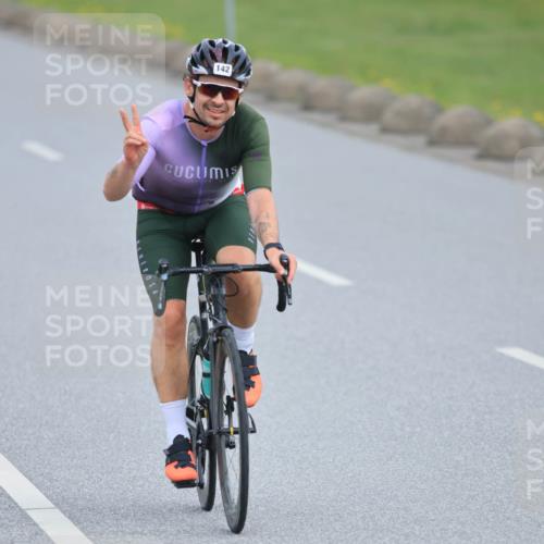 15.06.2025 - 27. Vierlanden-Triathlon H.Heesch http://msf.ph/oto/7980768 15.06.2025 10:41:36 Radfahren 22, 106, 109, 127, 142, 172, 198, 436 meine-sportfotos.de