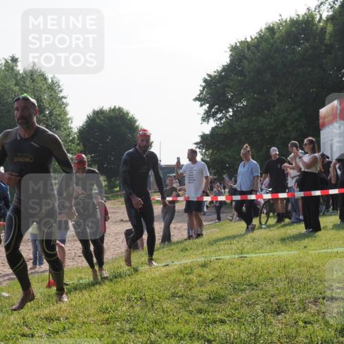 15.06.2025 - 27. Vierlanden-Triathlon KatJ http://msf.ph/oto/7980771 15.06.2025 08:45:41 Schwimmen 104, 116, 125, 145 meine-sportfotos.de