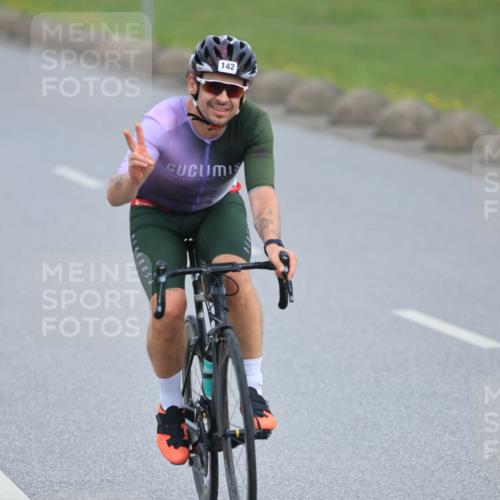 15.06.2025 - 27. Vierlanden-Triathlon H.Heesch http://msf.ph/oto/7980772 15.06.2025 10:41:37 Radfahren 22, 45, 93, 106, 109, 127, 142, 172, 436 meine-sportfotos.de