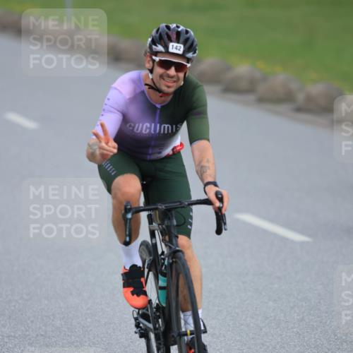 15.06.2025 - 27. Vierlanden-Triathlon H.Heesch http://msf.ph/oto/7980776 15.06.2025 10:41:37 Radfahren 22, 45, 93, 106, 109, 127, 142, 172, 436 meine-sportfotos.de
