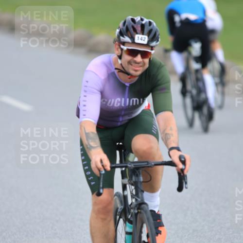 15.06.2025 - 27. Vierlanden-Triathlon H.Heesch http://msf.ph/oto/7980781 15.06.2025 10:41:37 Radfahren 22, 45, 93, 106, 109, 127, 142, 172, 436 meine-sportfotos.de