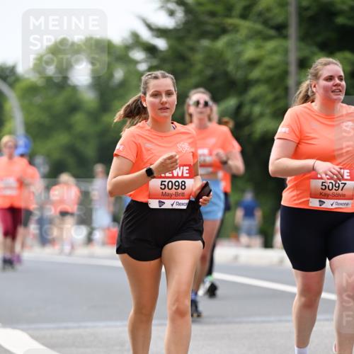 15.06.2025 - REWE Women's Run Dr. Thomas Lammeyer http://msf.ph/oto/7980783 15.06.2025 10:45:31 Laufen 5098, 5097 meine-sportfotos.de