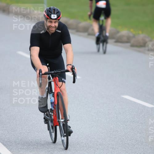 15.06.2025 - 27. Vierlanden-Triathlon H.Heesch http://msf.ph/oto/7980807 15.06.2025 10:41:51 Radfahren 34, 121, 134, 151, 205, 213, 250, 293 meine-sportfotos.de