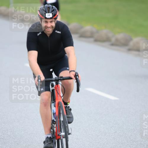 15.06.2025 - 27. Vierlanden-Triathlon H.Heesch http://msf.ph/oto/7980819 15.06.2025 10:41:52 Radfahren 34, 121, 134, 151, 213, 250, 293 meine-sportfotos.de