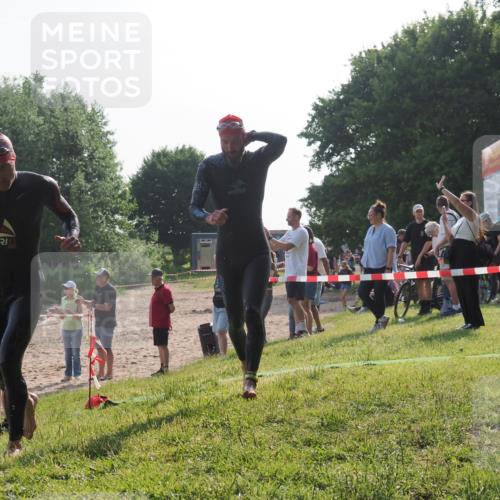 15.06.2025 - 27. Vierlanden-Triathlon KatJ http://msf.ph/oto/7980825 15.06.2025 08:45:42 Schwimmen 104, 116, 125, 145 meine-sportfotos.de
