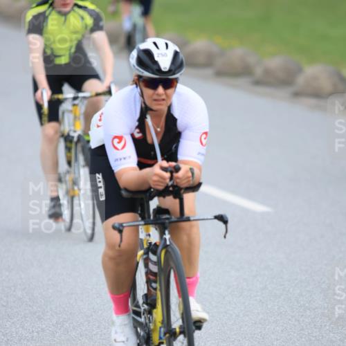 15.06.2025 - 27. Vierlanden-Triathlon H.Heesch http://msf.ph/oto/7980835 15.06.2025 10:41:54 Radfahren 34, 121, 134, 151, 213, 250, 293 meine-sportfotos.de