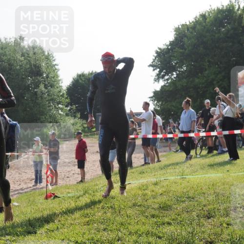 15.06.2025 - 27. Vierlanden-Triathlon KatJ http://msf.ph/oto/7980838 15.06.2025 08:45:43 Schwimmen 104, 116, 125, 145 meine-sportfotos.de