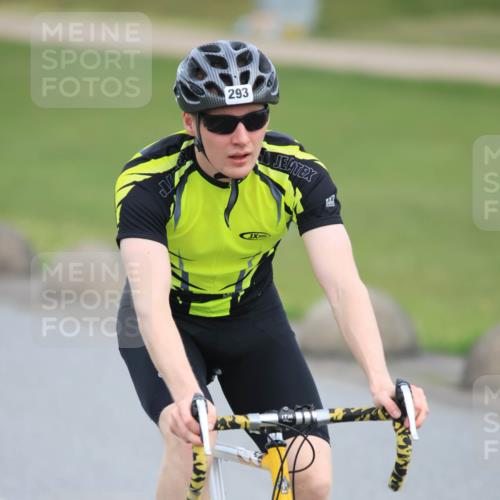 15.06.2025 - 27. Vierlanden-Triathlon H.Heesch http://msf.ph/oto/7980841 15.06.2025 10:41:55 Radfahren 34, 121, 151, 213, 250, 293 meine-sportfotos.de