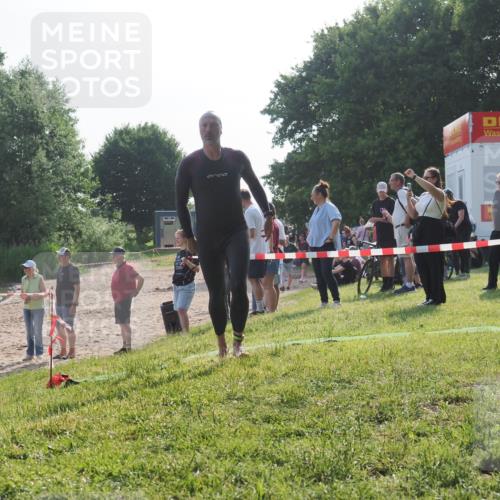 15.06.2025 - 27. Vierlanden-Triathlon KatJ http://msf.ph/oto/7980874 15.06.2025 08:45:49 Schwimmen 13, 104, 116, 125, 145, 150 meine-sportfotos.de