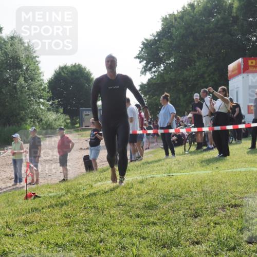 15.06.2025 - 27. Vierlanden-Triathlon KatJ http://msf.ph/oto/7980883 15.06.2025 08:45:49 Schwimmen 13, 104, 116, 125, 145, 150 meine-sportfotos.de