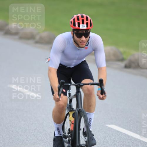 15.06.2025 - 27. Vierlanden-Triathlon H.Heesch http://msf.ph/oto/7980899 15.06.2025 10:42:16 Radfahren 29, 139, 287 meine-sportfotos.de