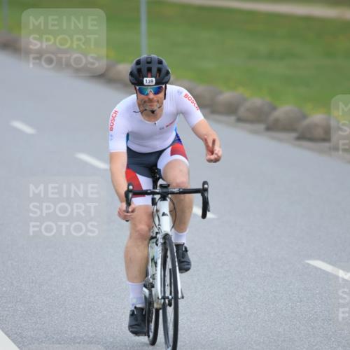 15.06.2025 - 27. Vierlanden-Triathlon H.Heesch http://msf.ph/oto/7980903 15.06.2025 10:42:17 Radfahren 29, 139, 287 meine-sportfotos.de
