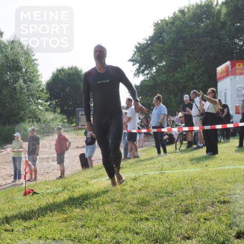 15.06.2025 - 27. Vierlanden-Triathlon KatJ http://msf.ph/oto/7980907 15.06.2025 08:45:50 Schwimmen 13, 104, 106, 116, 125, 150 meine-sportfotos.de