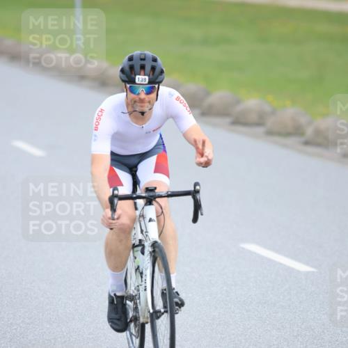 15.06.2025 - 27. Vierlanden-Triathlon H.Heesch http://msf.ph/oto/7980910 15.06.2025 10:42:17 Radfahren 29, 139, 287 meine-sportfotos.de