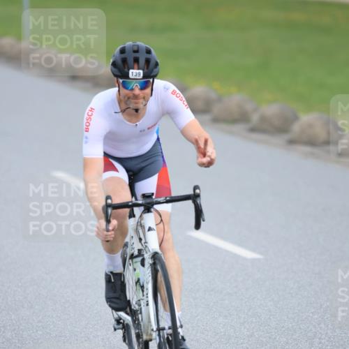 15.06.2025 - 27. Vierlanden-Triathlon H.Heesch http://msf.ph/oto/7980913 15.06.2025 10:42:18 Radfahren 29, 139, 287 meine-sportfotos.de