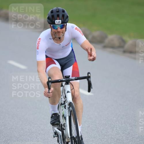 15.06.2025 - 27. Vierlanden-Triathlon H.Heesch http://msf.ph/oto/7980916 15.06.2025 10:42:18 Radfahren 29, 139, 287 meine-sportfotos.de