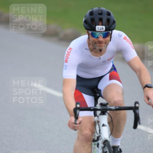 15.06.2025 - 27. Vierlanden-Triathlon H.Heesch http://msf.ph/oto/7980922 15.06.2025 10:42:18 Radfahren 29, 139, 287 meine-sportfotos.de