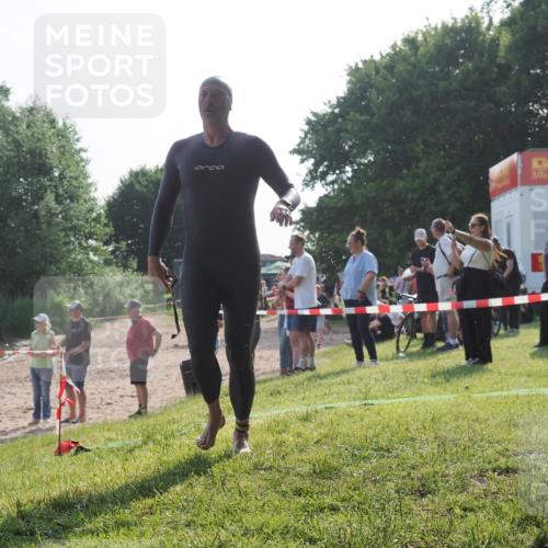 15.06.2025 - 27. Vierlanden-Triathlon KatJ http://msf.ph/oto/7980924 15.06.2025 08:45:50 Schwimmen 13, 104, 106, 116, 125, 150 meine-sportfotos.de