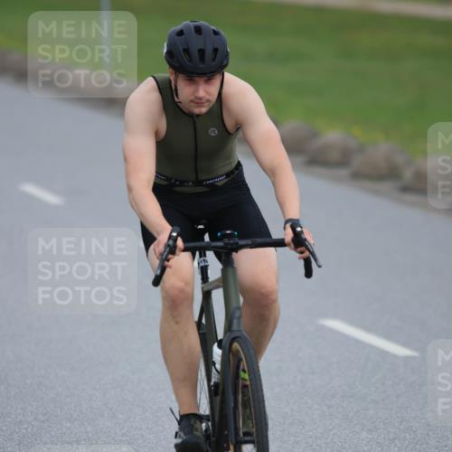 15.06.2025 - 27. Vierlanden-Triathlon H.Heesch http://msf.ph/oto/7980929 15.06.2025 10:42:21 Radfahren 139, 287 meine-sportfotos.de