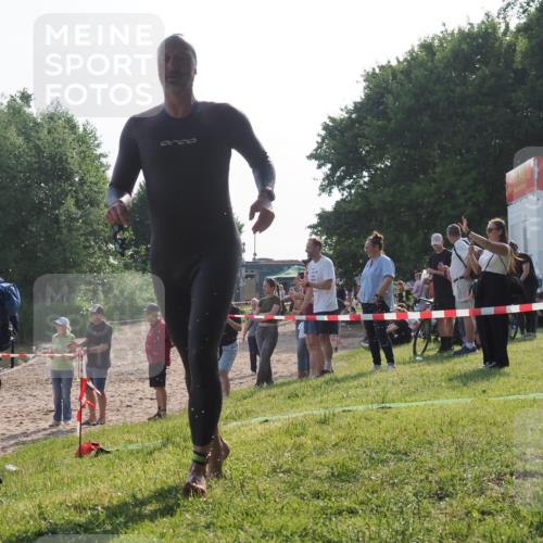 15.06.2025 - 27. Vierlanden-Triathlon KatJ http://msf.ph/oto/7980932 15.06.2025 08:45:50 Schwimmen 13, 104, 106, 116, 125, 150 meine-sportfotos.de