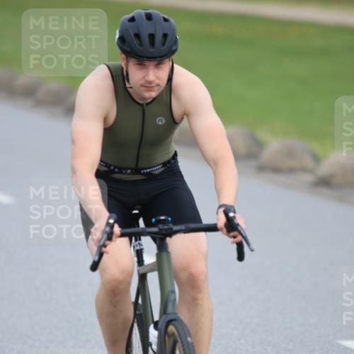 15.06.2025 - 27. Vierlanden-Triathlon H.Heesch http://msf.ph/oto/7980937 15.06.2025 10:42:21 Radfahren 139, 287 meine-sportfotos.de
