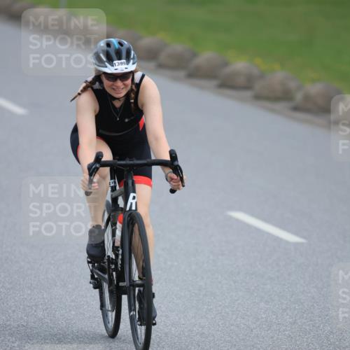 15.06.2025 - 27. Vierlanden-Triathlon H.Heesch http://msf.ph/oto/7980942 15.06.2025 10:42:43 Radfahren 115, 147, 199, 347, 1399 meine-sportfotos.de