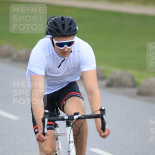15.06.2025 - 27. Vierlanden-Triathlon H.Heesch http://msf.ph/oto/7980959 15.06.2025 10:42:45 Radfahren 115, 147, 347, 1399 meine-sportfotos.de