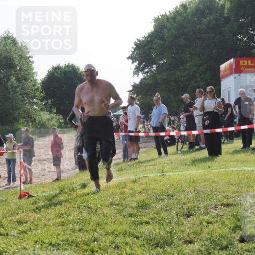 15.06.2025 - 27. Vierlanden-Triathlon KatJ http://msf.ph/oto/7980984 15.06.2025 08:45:55 Schwimmen 13, 106, 125, 142, 150 meine-sportfotos.de