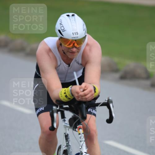 15.06.2025 - 27. Vierlanden-Triathlon H.Heesch http://msf.ph/oto/7980989 15.06.2025 10:42:52 Radfahren 115, 147 meine-sportfotos.de