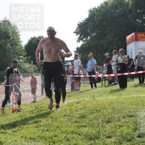 15.06.2025 - 27. Vierlanden-Triathlon KatJ http://msf.ph/oto/7980991 15.06.2025 08:45:56 Schwimmen 13, 106, 125, 142, 150 meine-sportfotos.de