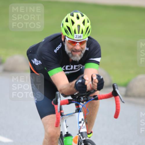 15.06.2025 - 27. Vierlanden-Triathlon H.Heesch http://msf.ph/oto/7981007 15.06.2025 10:43:06 Radfahren 74, 102, 124, 202, 236 meine-sportfotos.de