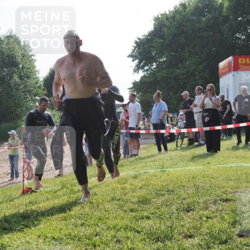 15.06.2025 - 27. Vierlanden-Triathlon KatJ http://msf.ph/oto/7981013 15.06.2025 08:45:56 Schwimmen 13, 106, 125, 142, 150 meine-sportfotos.de