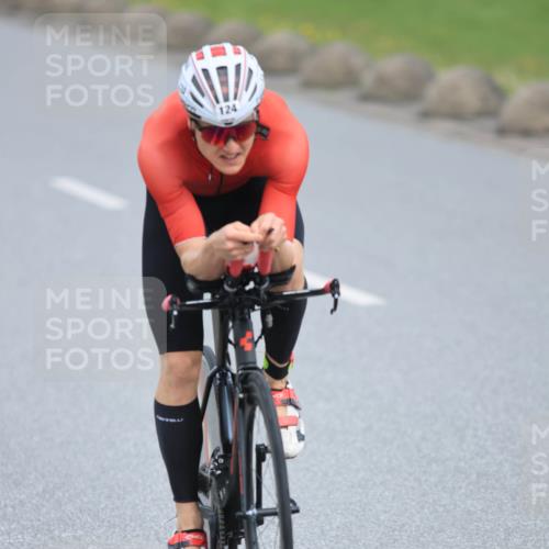 15.06.2025 - 27. Vierlanden-Triathlon H.Heesch http://msf.ph/oto/7981018 15.06.2025 10:43:12 Radfahren 65, 124, 160, 202, 266 meine-sportfotos.de