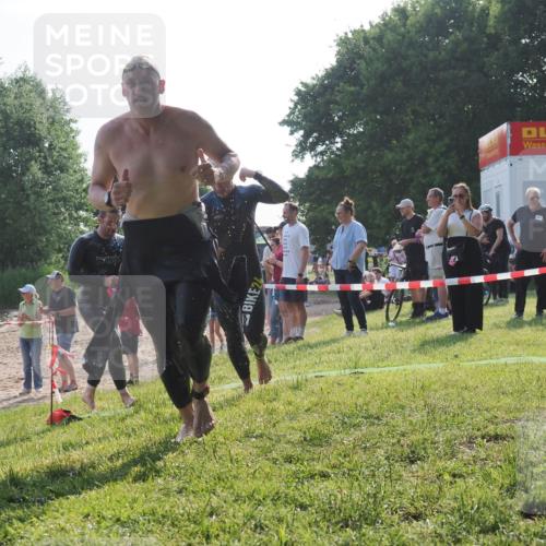15.06.2025 - 27. Vierlanden-Triathlon KatJ http://msf.ph/oto/7981020 15.06.2025 08:45:56 Schwimmen 13, 106, 125, 142, 150 meine-sportfotos.de