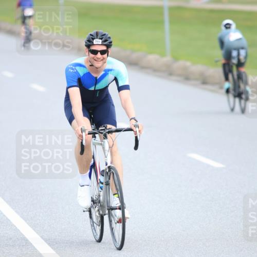 15.06.2025 - 27. Vierlanden-Triathlon H.Heesch http://msf.ph/oto/7981022 15.06.2025 10:43:15 Radfahren 65, 124, 160, 266 meine-sportfotos.de