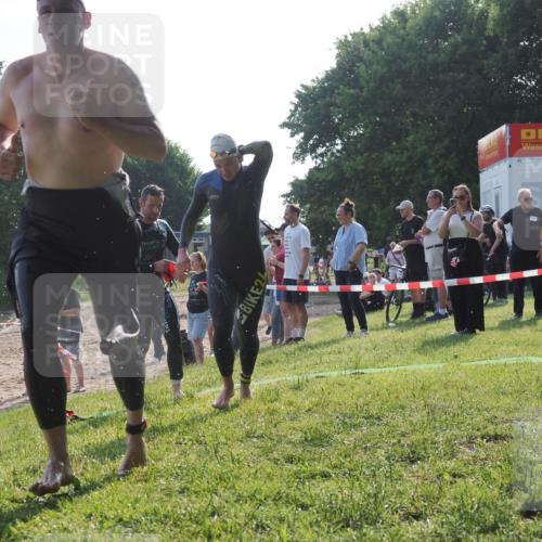 15.06.2025 - 27. Vierlanden-Triathlon KatJ http://msf.ph/oto/7981026 15.06.2025 08:45:56 Schwimmen 13, 106, 125, 142, 150 meine-sportfotos.de