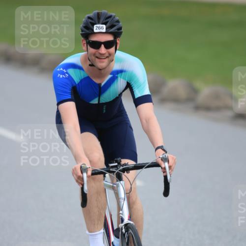 15.06.2025 - 27. Vierlanden-Triathlon H.Heesch http://msf.ph/oto/7981033 15.06.2025 10:43:16 Radfahren 65, 124, 160, 266 meine-sportfotos.de